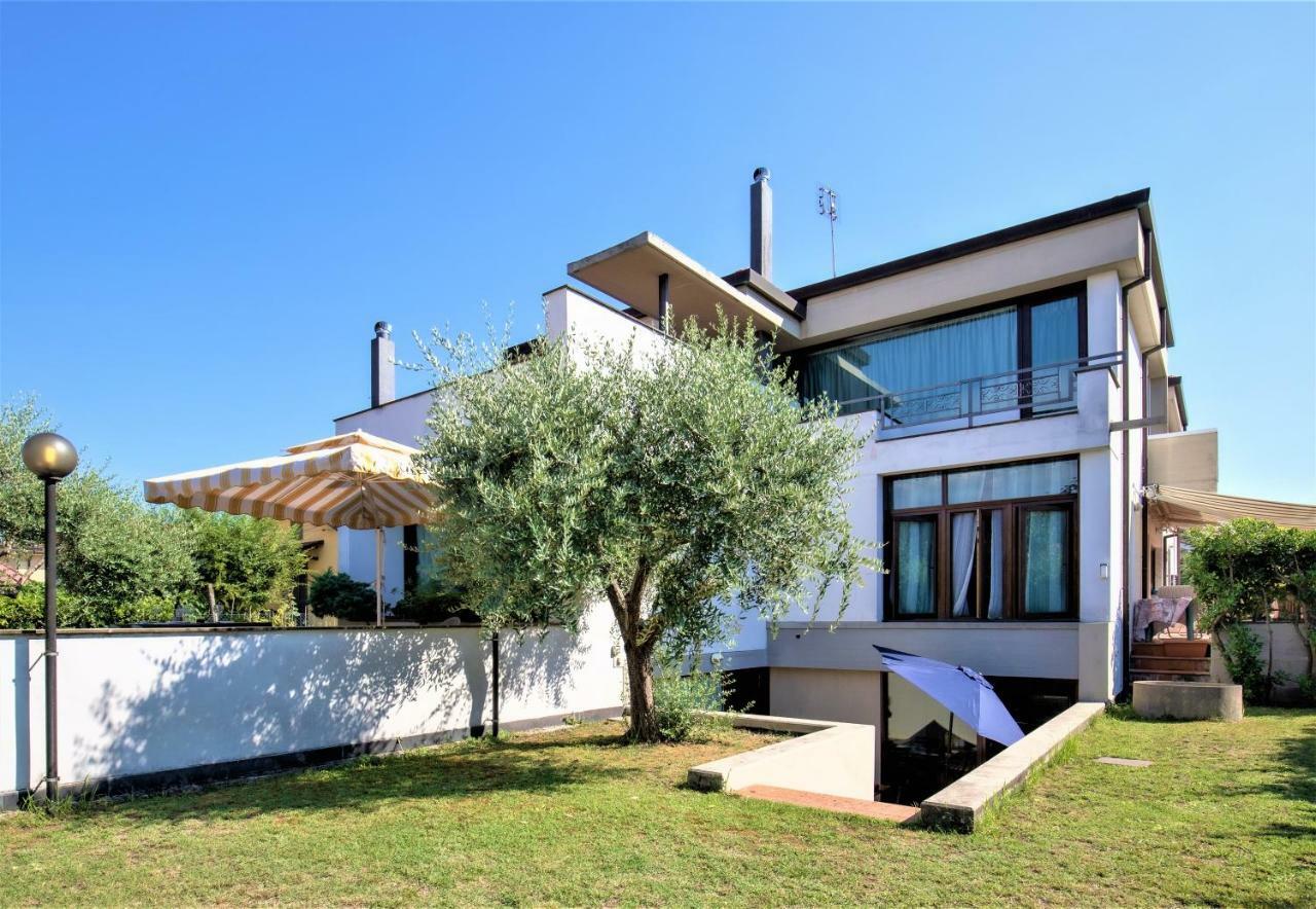 B&B Villa Apuana Marina Di Carrara Bagian luar foto