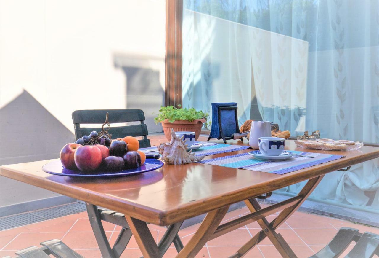 B&B Villa Apuana Marina Di Carrara Bagian luar foto