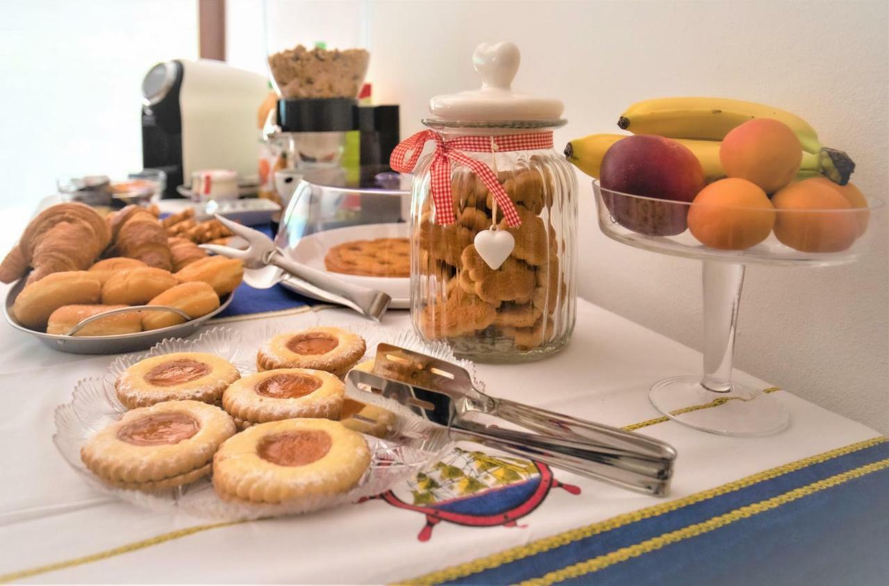 B&B Villa Apuana Marina Di Carrara Bagian luar foto